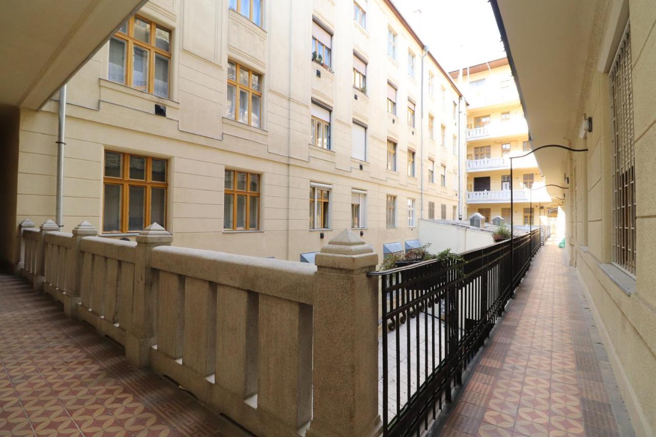 Broadway Downtown Deluxe Budapest Bagian luar foto