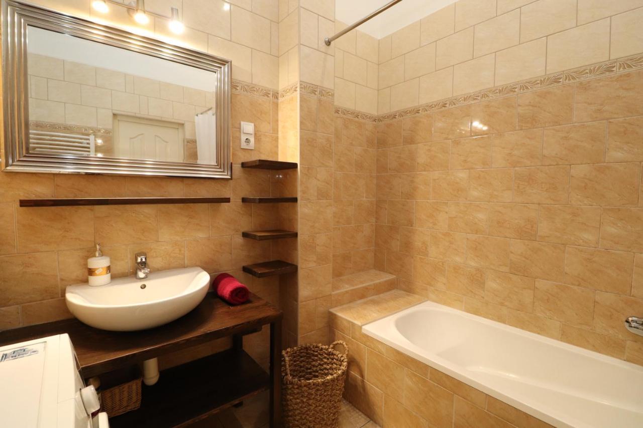 Broadway Downtown Deluxe Budapest Bagian luar foto