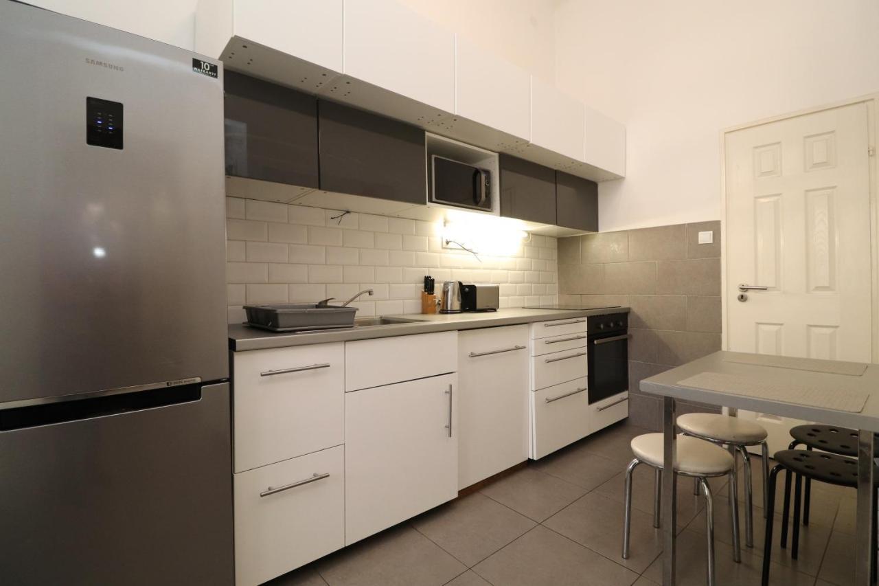 Broadway Downtown Deluxe Budapest Bagian luar foto