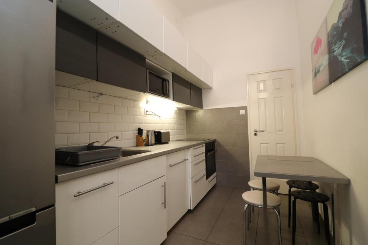 Broadway Downtown Deluxe Budapest Bagian luar foto