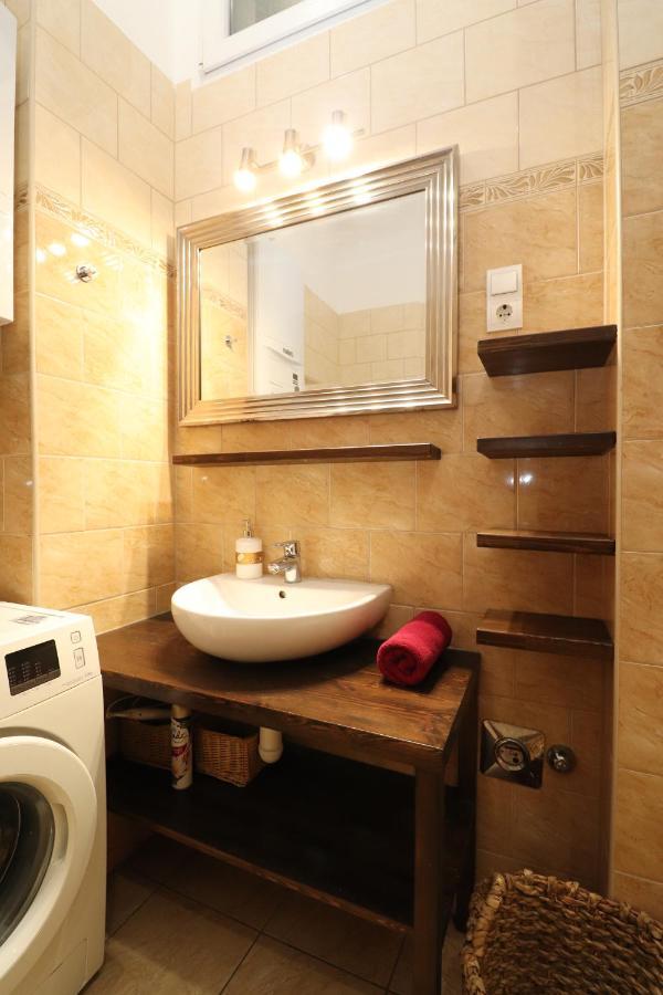 Broadway Downtown Deluxe Budapest Bagian luar foto
